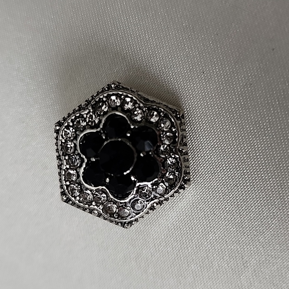 SNAPS Snap with Black And CRYSTAL  Stone